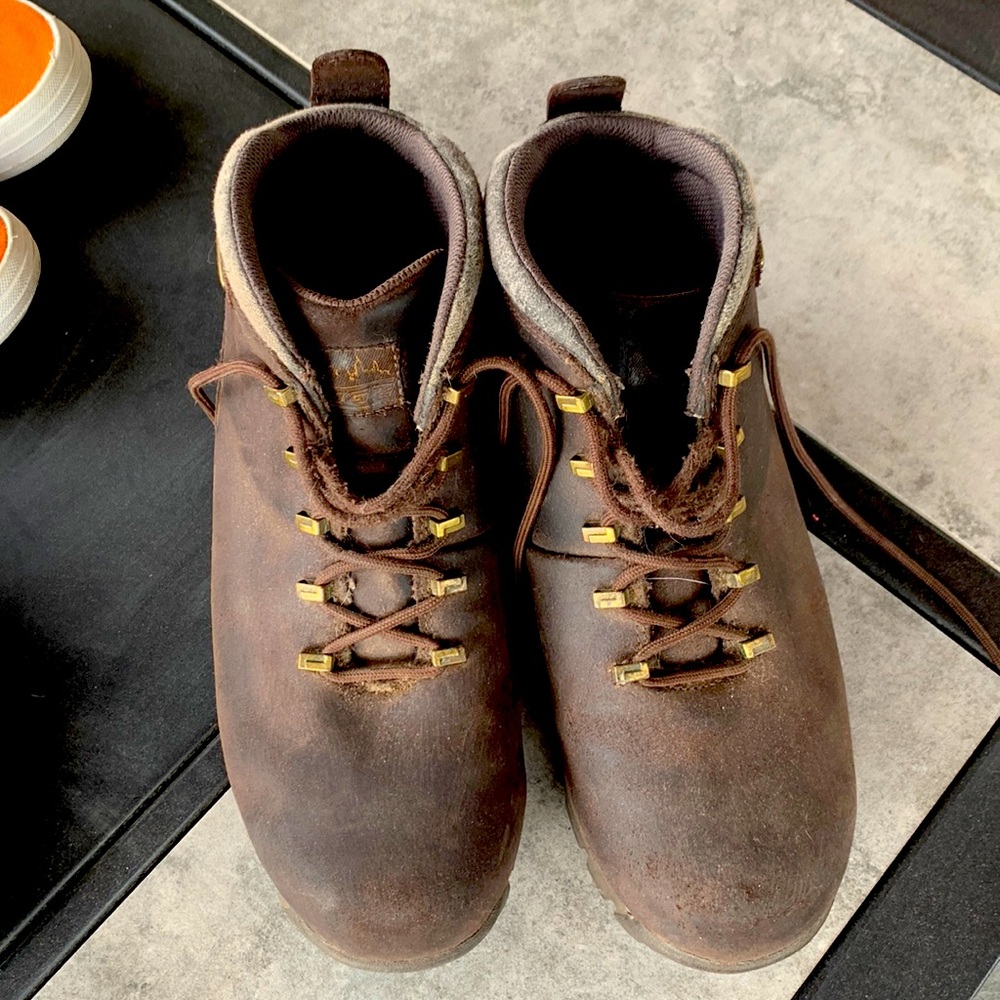 brown lugs boot size 9.5